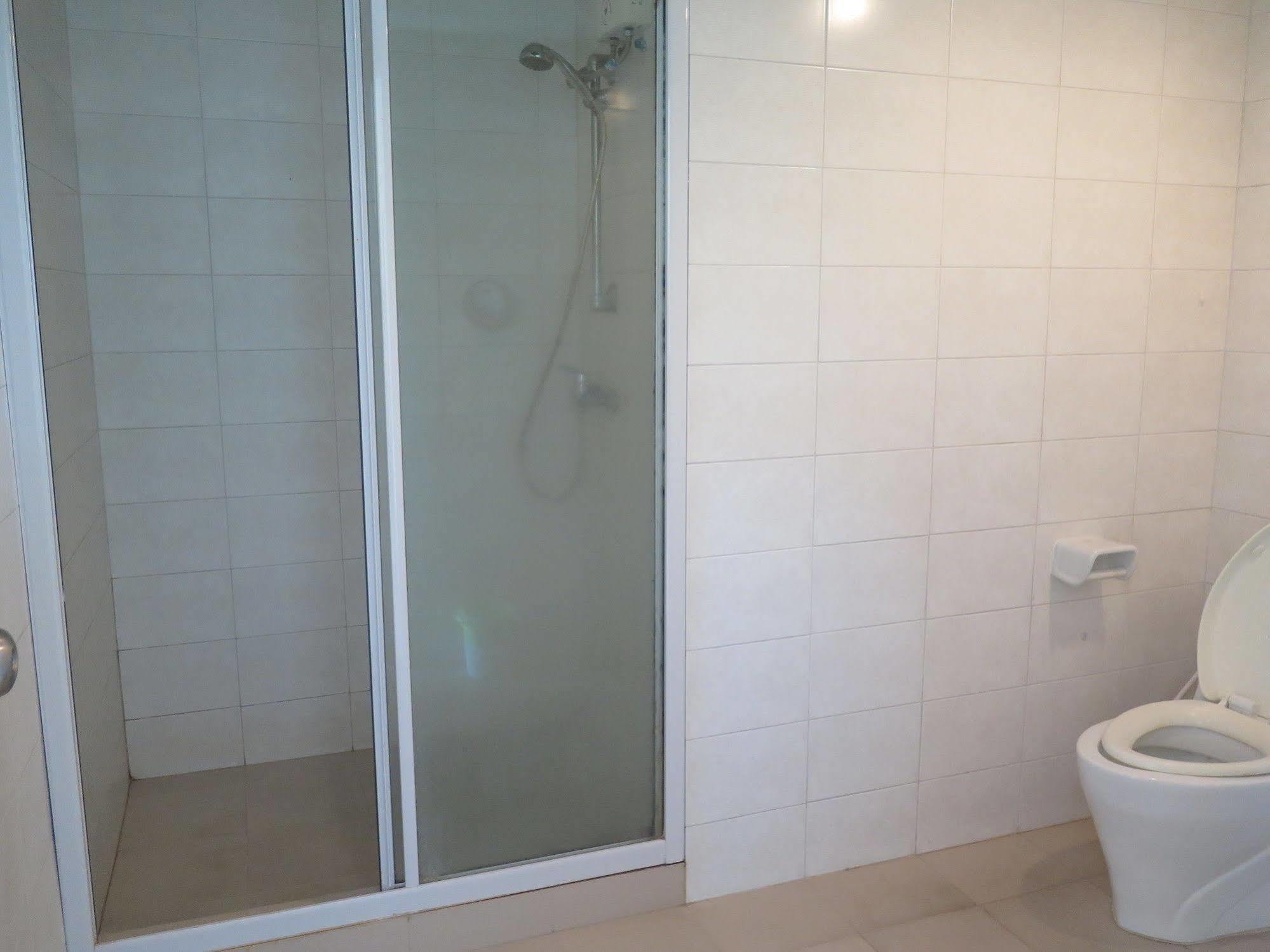 Oyo 829 Royal Thai Residence Pantai Jomtien Bagian luar foto