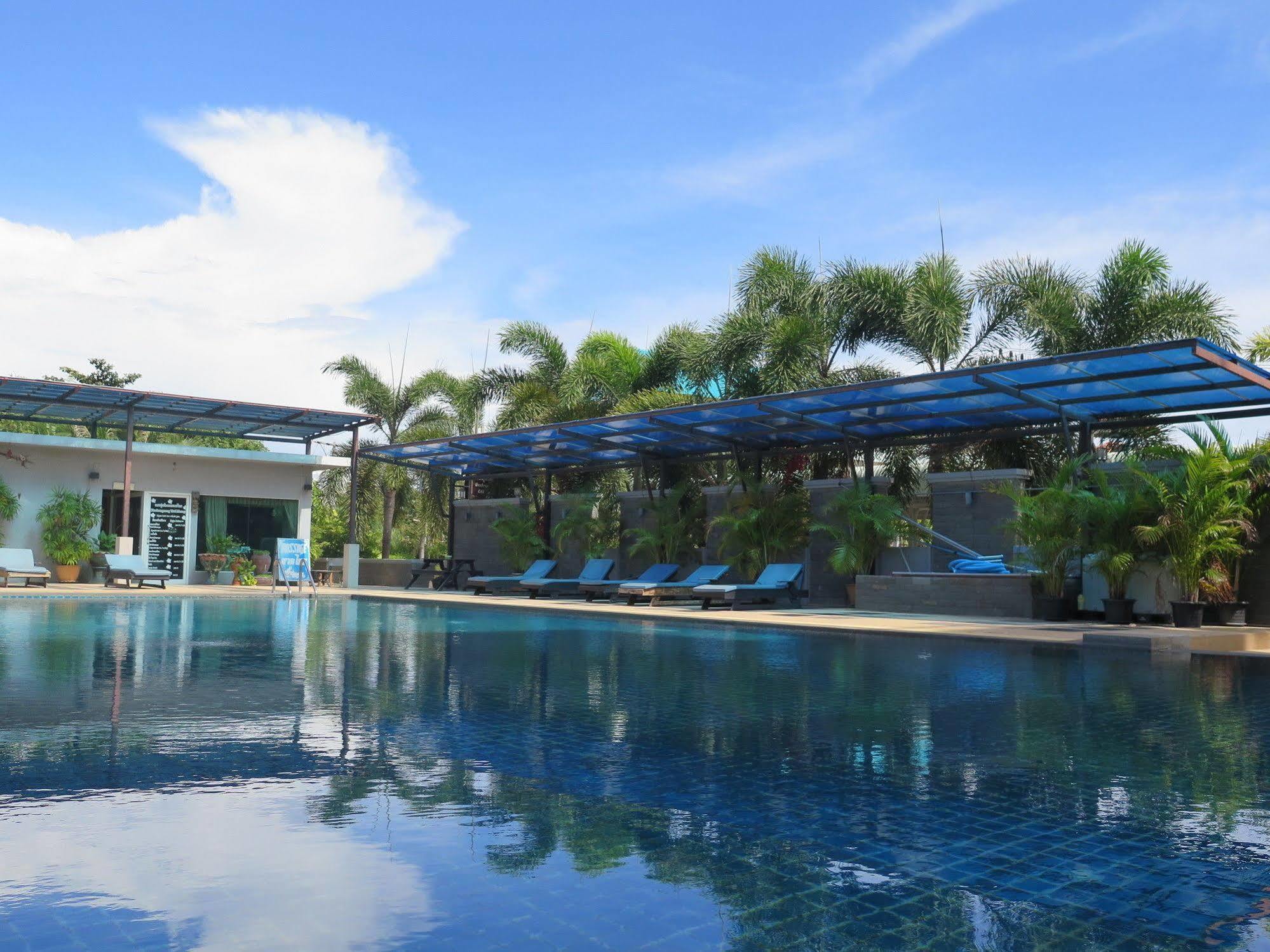 Oyo 829 Royal Thai Residence Pantai Jomtien Bagian luar foto