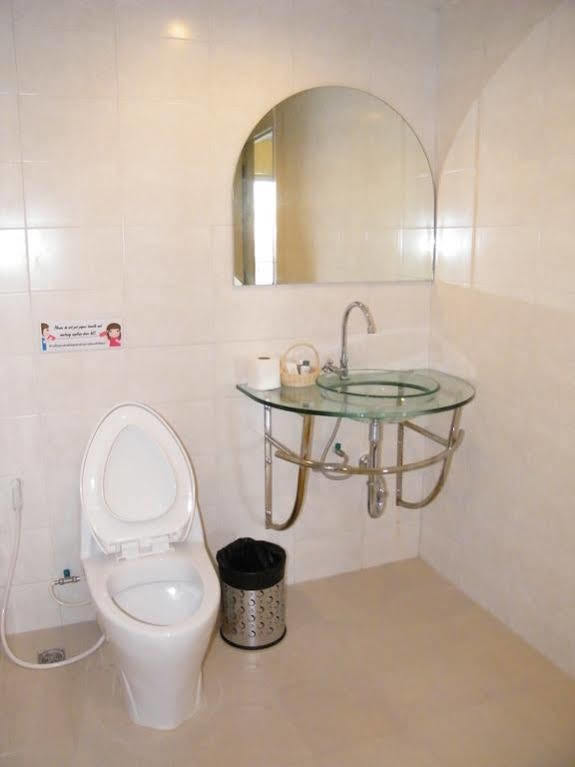 Oyo 829 Royal Thai Residence Pantai Jomtien Bagian luar foto
